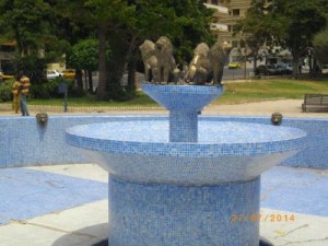 Jet d'eau &agrave; la place de l'ind&eacute;pendance