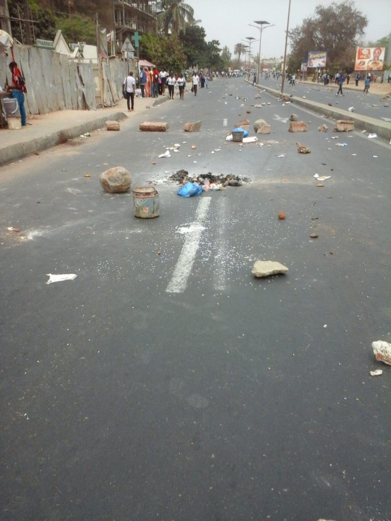 Article : Les gr&egrave;ves perl&eacute;es, l&rsquo;autre m&eacute;tier des fonctionnaires de mon pays