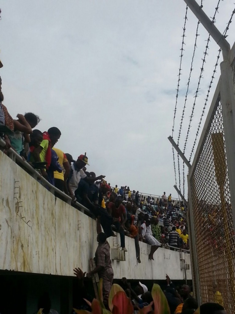 Article : Le football fait des morts au stade l&rsquo;Amitié de Kouhounou à Cotonou.